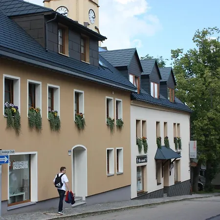 アパート Ferienwohnung Mit Terrasse Bei Familie Wohlgemuth クロルト・オーバーヴィーゼンタール