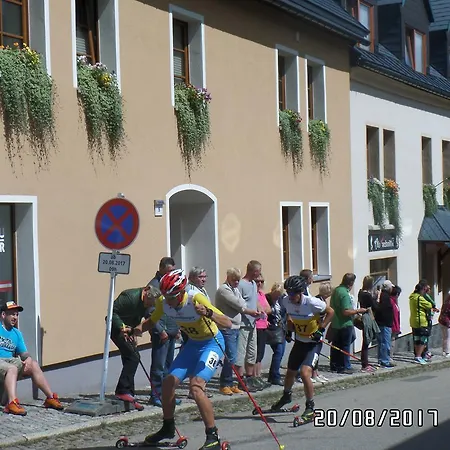 Ferienwohnung Mit Terrasse Bei Familie Wohlgemuth クロルト・オーバーヴィーゼンタール