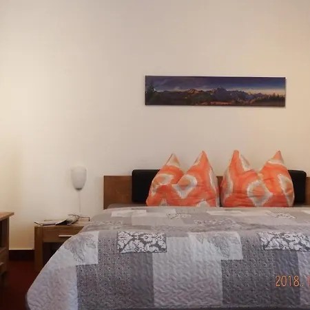 Ferienwohnung Mit Terrasse Bei Familie Wohlgemuth クロルト・オーバーヴィーゼンタール