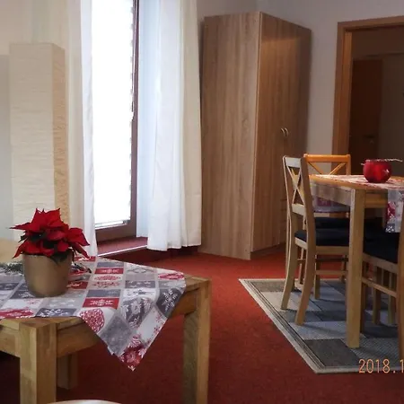 アパート Ferienwohnung Mit Terrasse Bei Familie Wohlgemuth