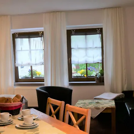 アパート Ferienwohnung Mit Terrasse Bei Familie Wohlgemuth